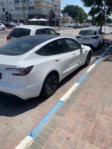 מודעת רכב טסלה מודל 3