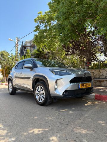 מודעת רכב טויוטה יאריס קרוס