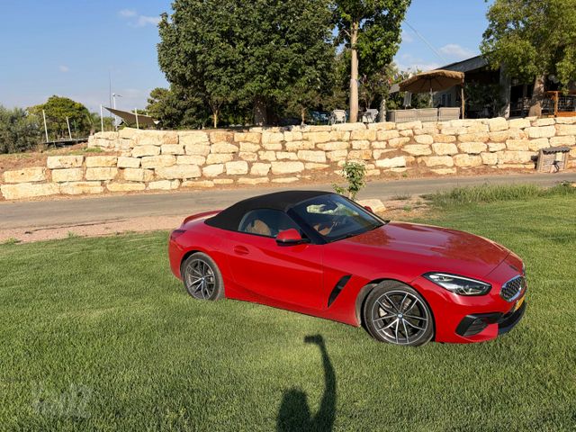 ב מ וו Z4