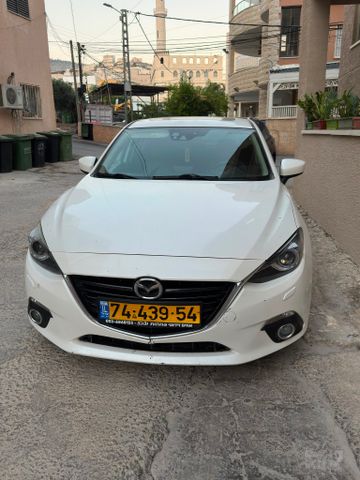 מודעת רכב מאזדה 3