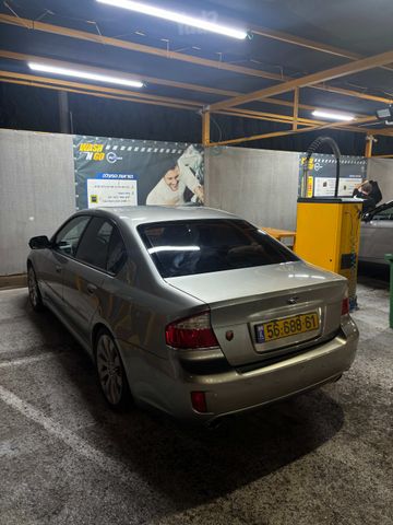 סובארו B4/לגאסי