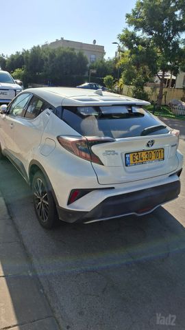 מודעת רכב טויוטה C-HR