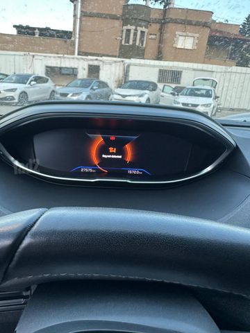 פיג'ו 3008