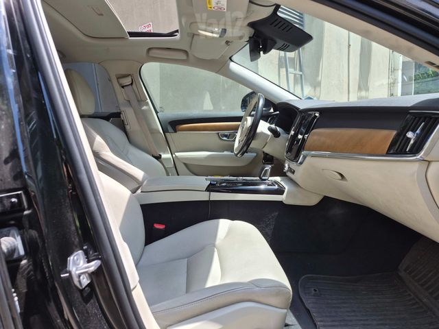 וולוו S90