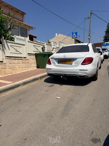 מודעת רכב מרצדס-בנץ E-class