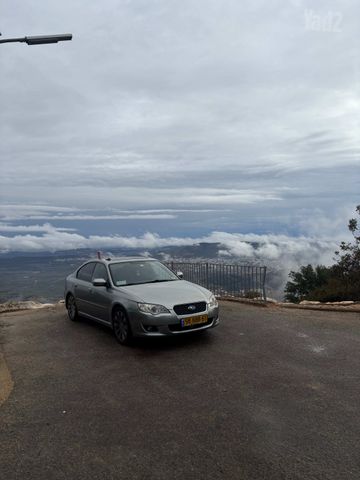 סובארו B4/לגאסי