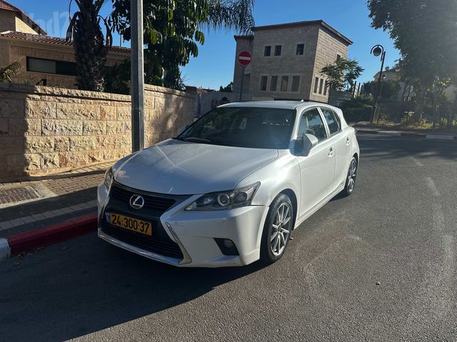לקסוס CT