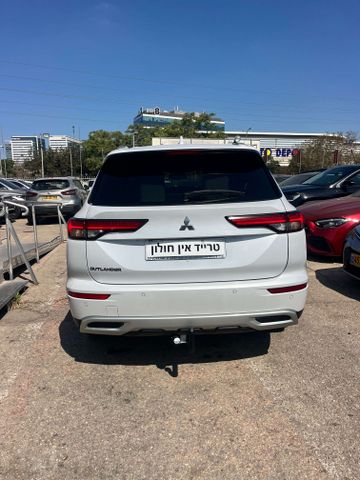 מיצובישי אאוטלנדר