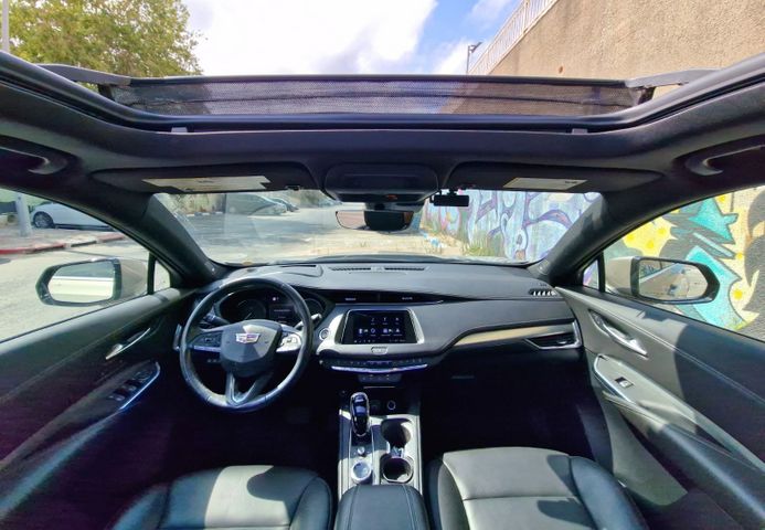 קאדילק XT4