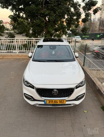 מודעת רכב אם ג'י EHS PHEV