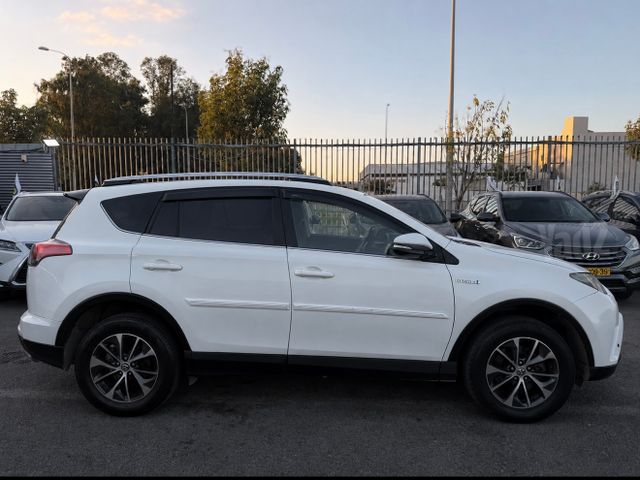 טויוטה RAV4