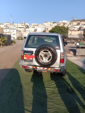 טויוטה לנד קרוזר