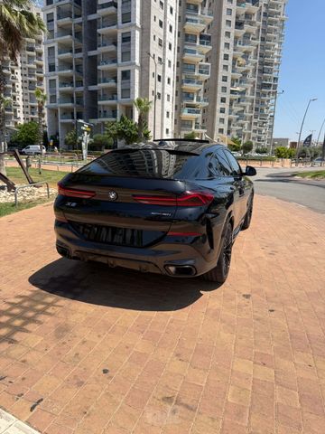 ב מ וו X6