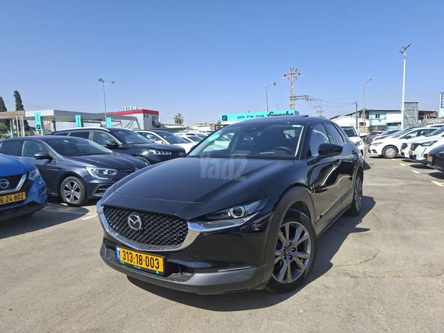 מודעת רכב מאזדה CX-30