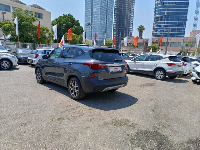 קיה סלטוס