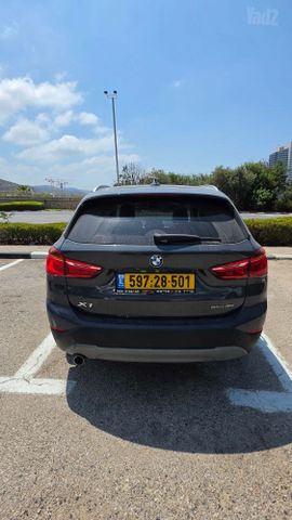 ב מ וו X1