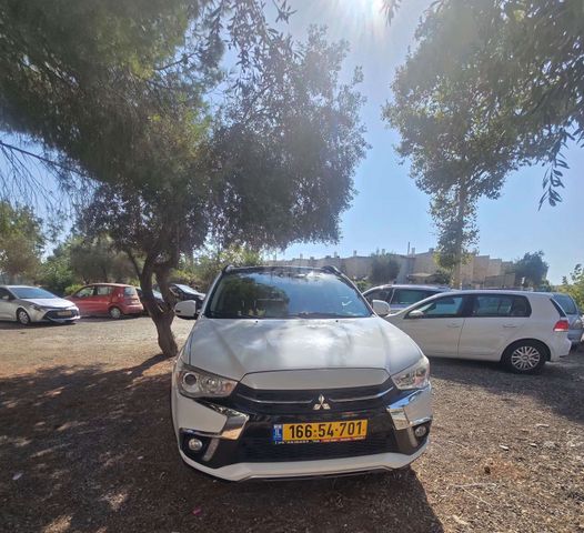 מודעת רכב מיצובישי ASX
