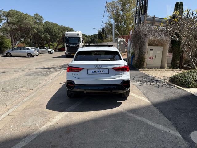 אאודי Q3