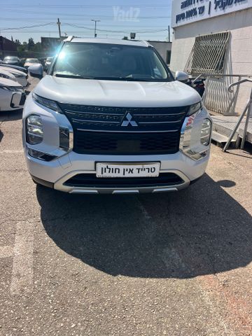 מיצובישי אאוטלנדר