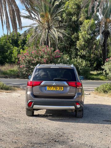 מיצובישי אאוטלנדר
