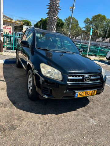 טויוטה RAV4