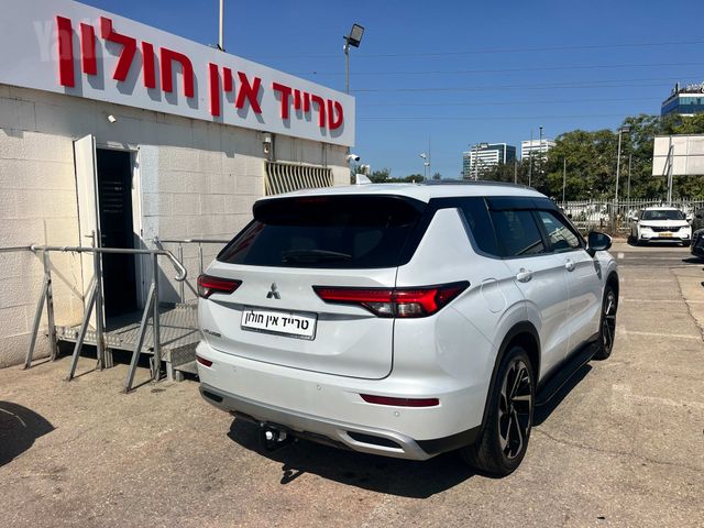 מיצובישי אאוטלנדר