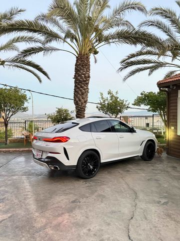 ב מ וו X6