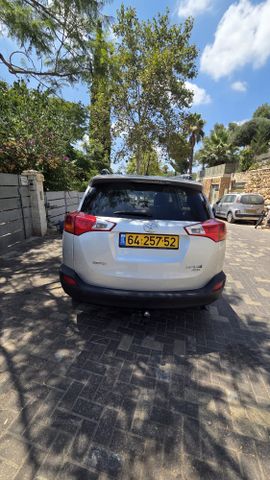 טויוטה RAV4