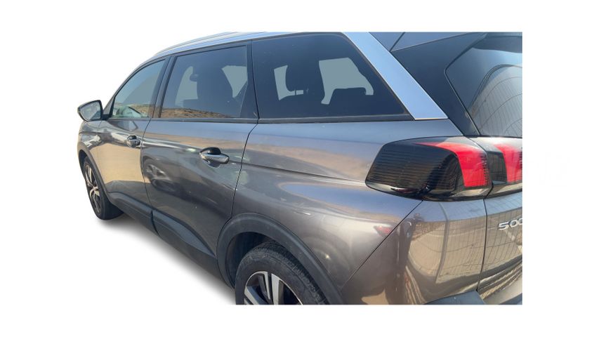 פיג'ו 5008