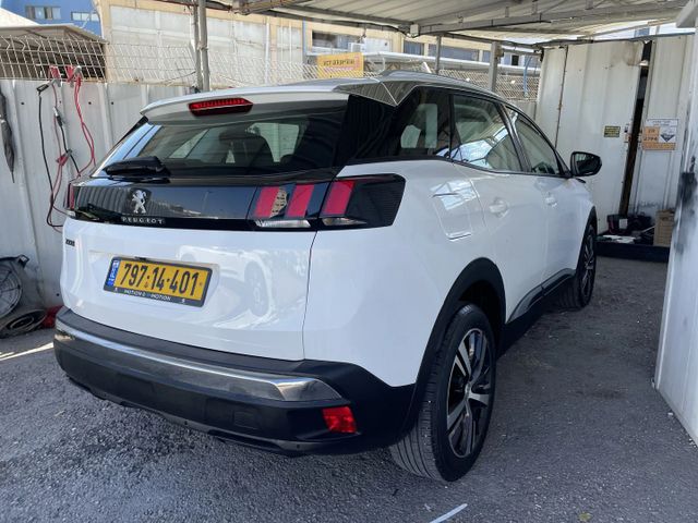 פיג'ו 3008