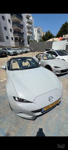 מודעת רכב מאזדה MX-5