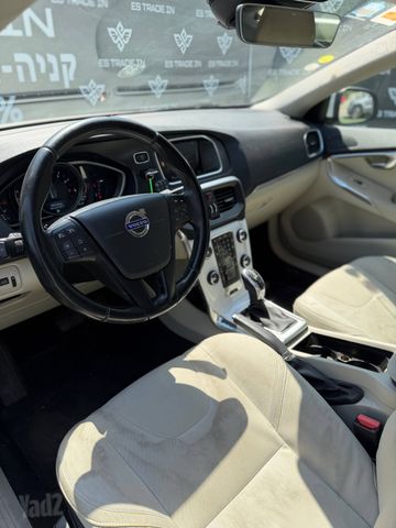 וולוו V40