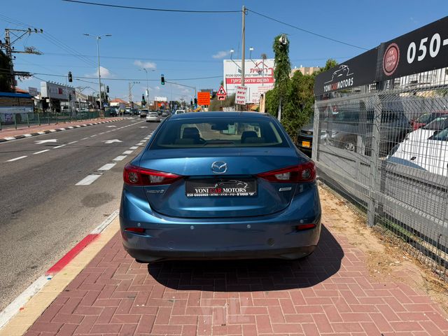 מאזדה 3