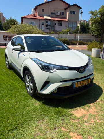 מודעת רכב טויוטה C-HR