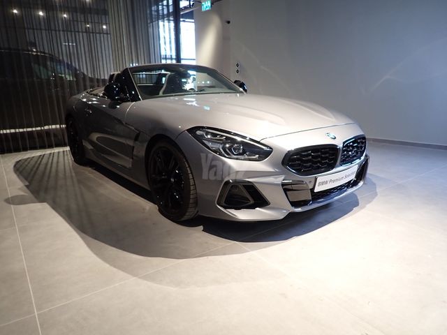 ב מ וו Z4