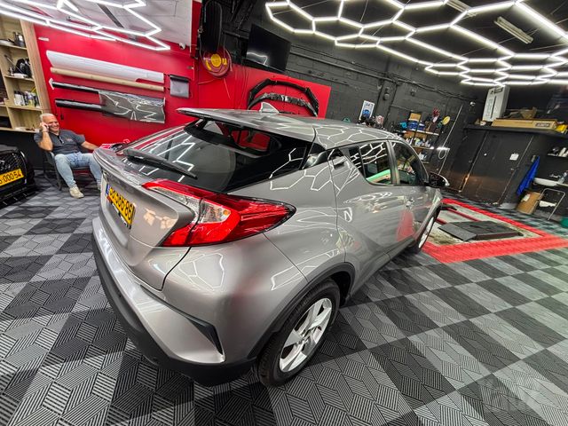 מודעת רכב טויוטה C-HR