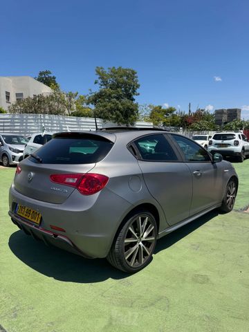אלפא רומיאו ג'ולייטה