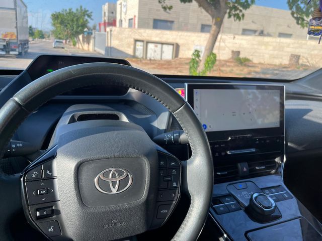 טויוטה bZ4X
