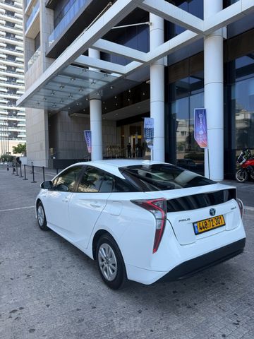 טויוטה פריוס