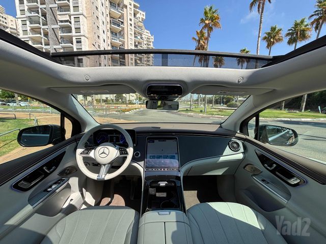 מרצדס-בנץ EQE SUV