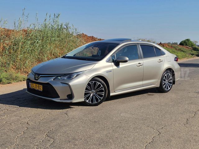 קורולה Limited היברידי אוט׳ סדאן 1.8 (98 כ״ס)