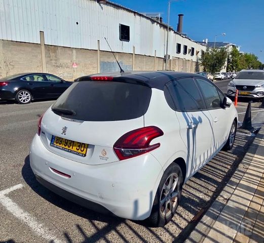 פיג'ו 208