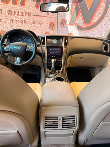 אינפיניטי Q50