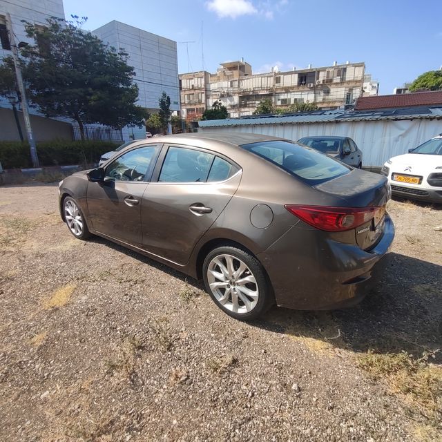 מודעת רכב מאזדה 3