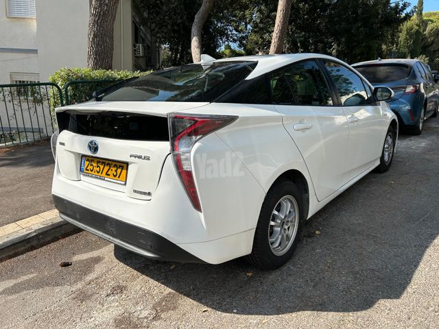טויוטה פריוס