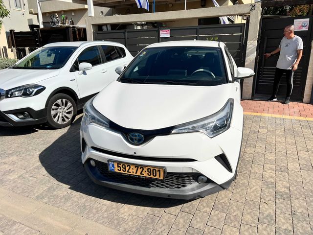 מודעת רכב טויוטה C-HR