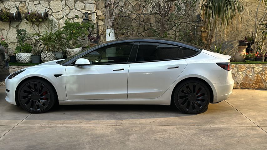 מודעת רכב טסלה מודל 3