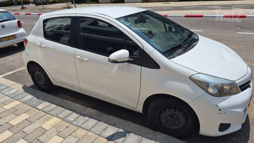 טויוטה יאריס