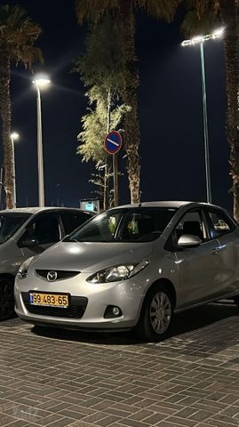 מודעת רכב מאזדה 2