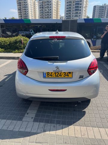 פיג'ו 208